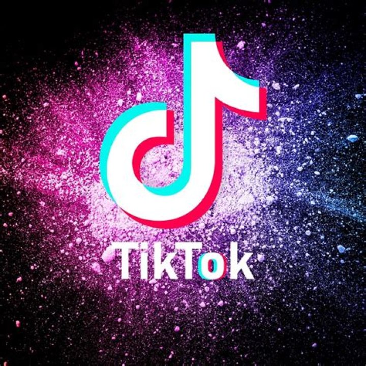 TikTok 高身長 女性 トレンド